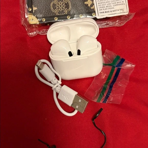 15 plus White Phone Case & Earbuds - Picture 5 of 5